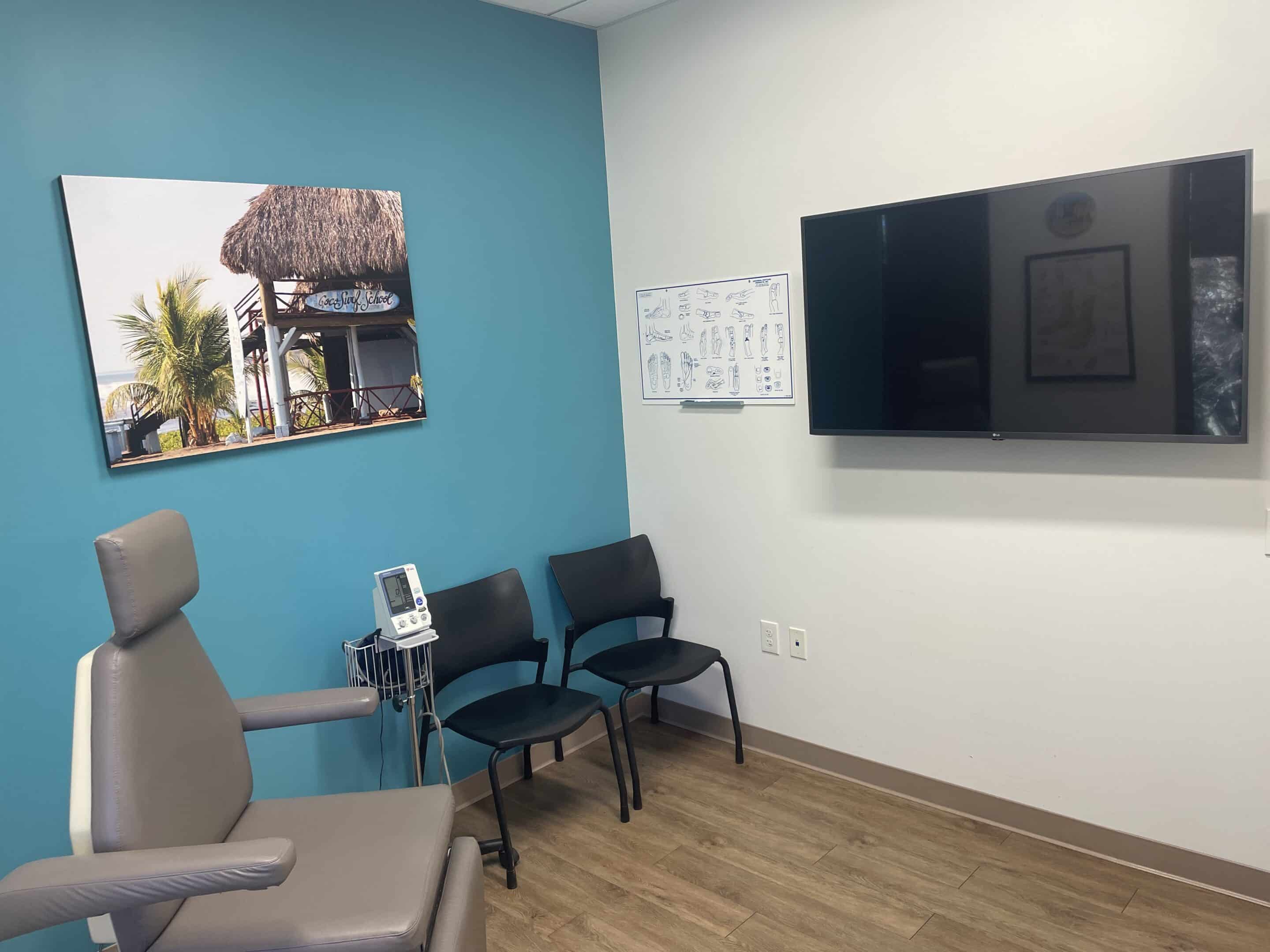 IMG_9801 Modern medical waiting room with equipment